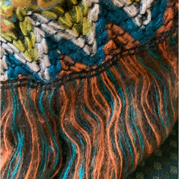 Boho Zigzag Chevron Patterned Poncho - Picture 2 of 7